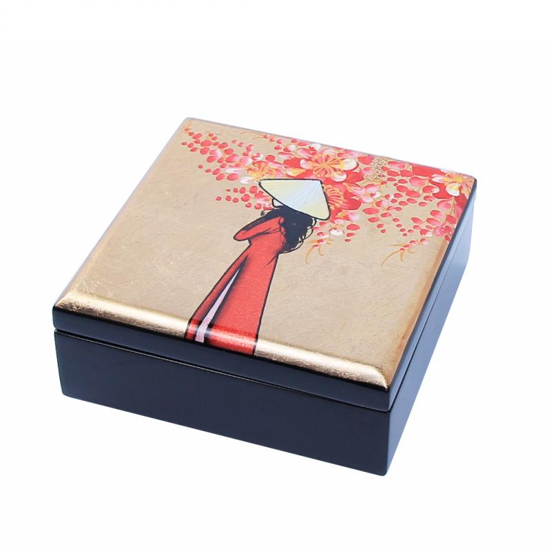 Hộp vuông 11 x 11 cô gái đỏ